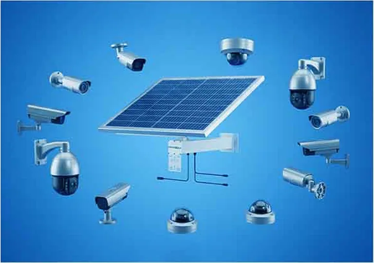 Uyumlu dış ortam kameralarıyla çevrili güneş enerjisi sistemi